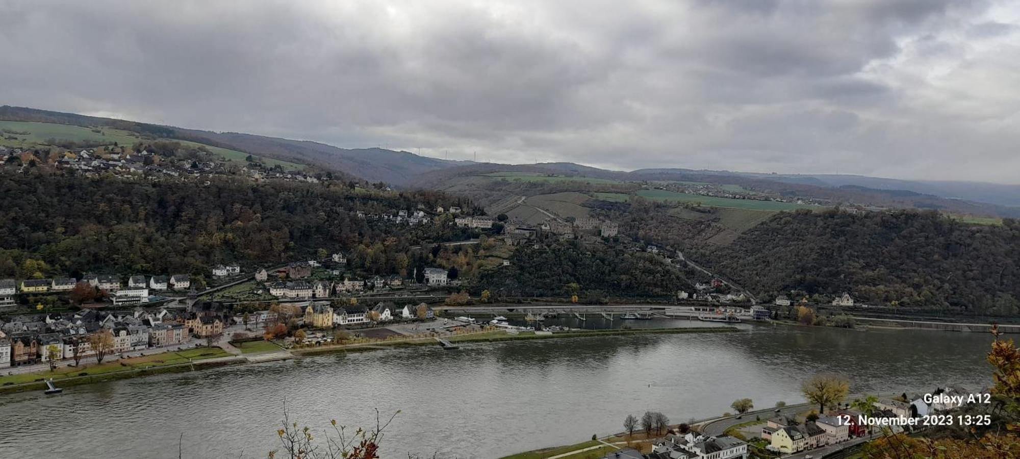 Teufelsstein, Wandern, Ausblick, Freilichtbuehne, Loreley, 3 Burgenblick, Rhein, 30m2 Terrasse, Grillen, Entspannen, Natur, Rodelbahn, Wlan, Parkplatz, Apartamento