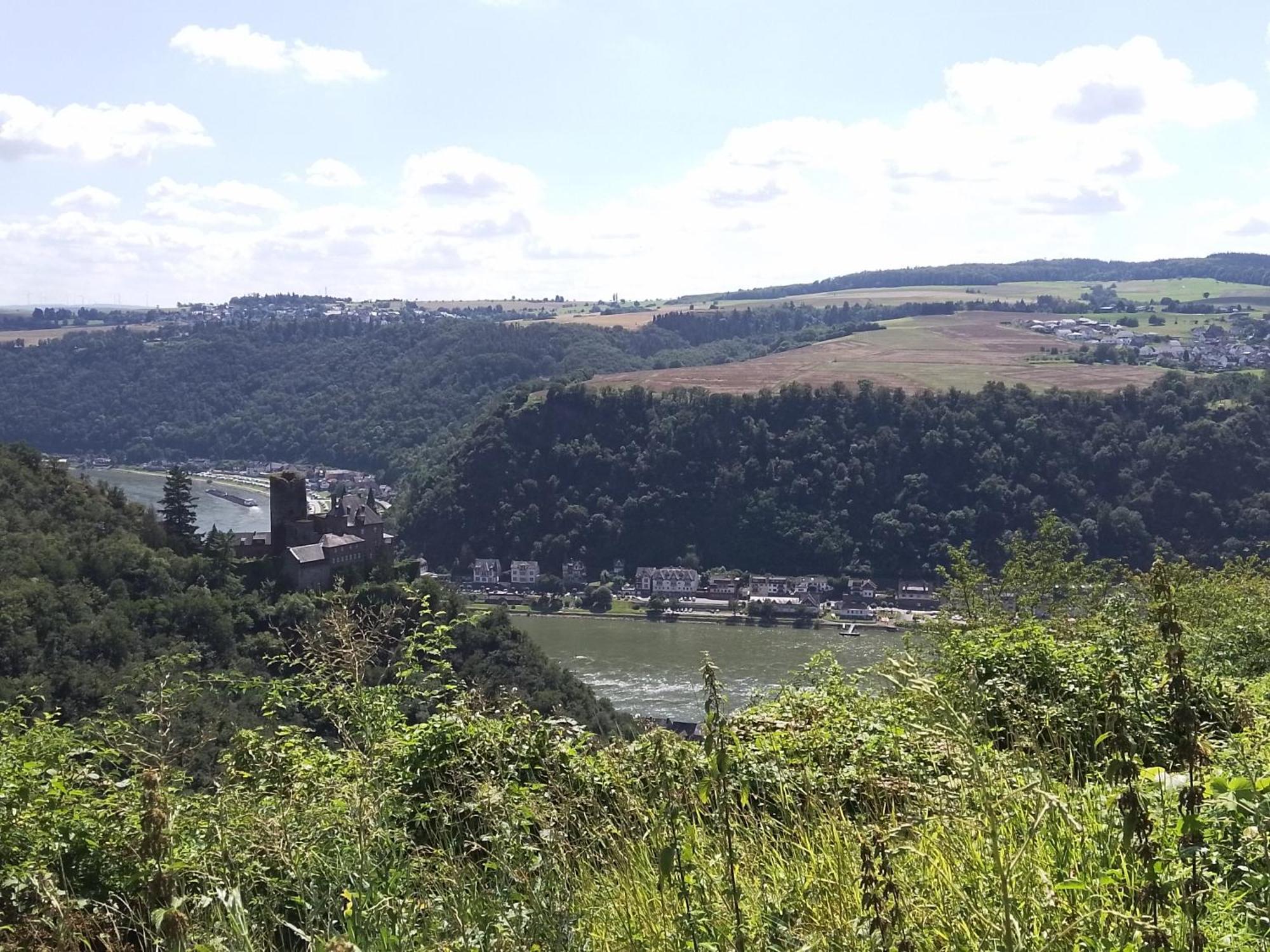 Teufelsstein, Wandern, Ausblick, Freilichtbuehne, Loreley, 3 Burgenblick, Rhein, 30m2 Terrasse, Grillen, Entspannen, Natur, Rodelbahn, Wlan, Parkplatz, Apartment Patersberg