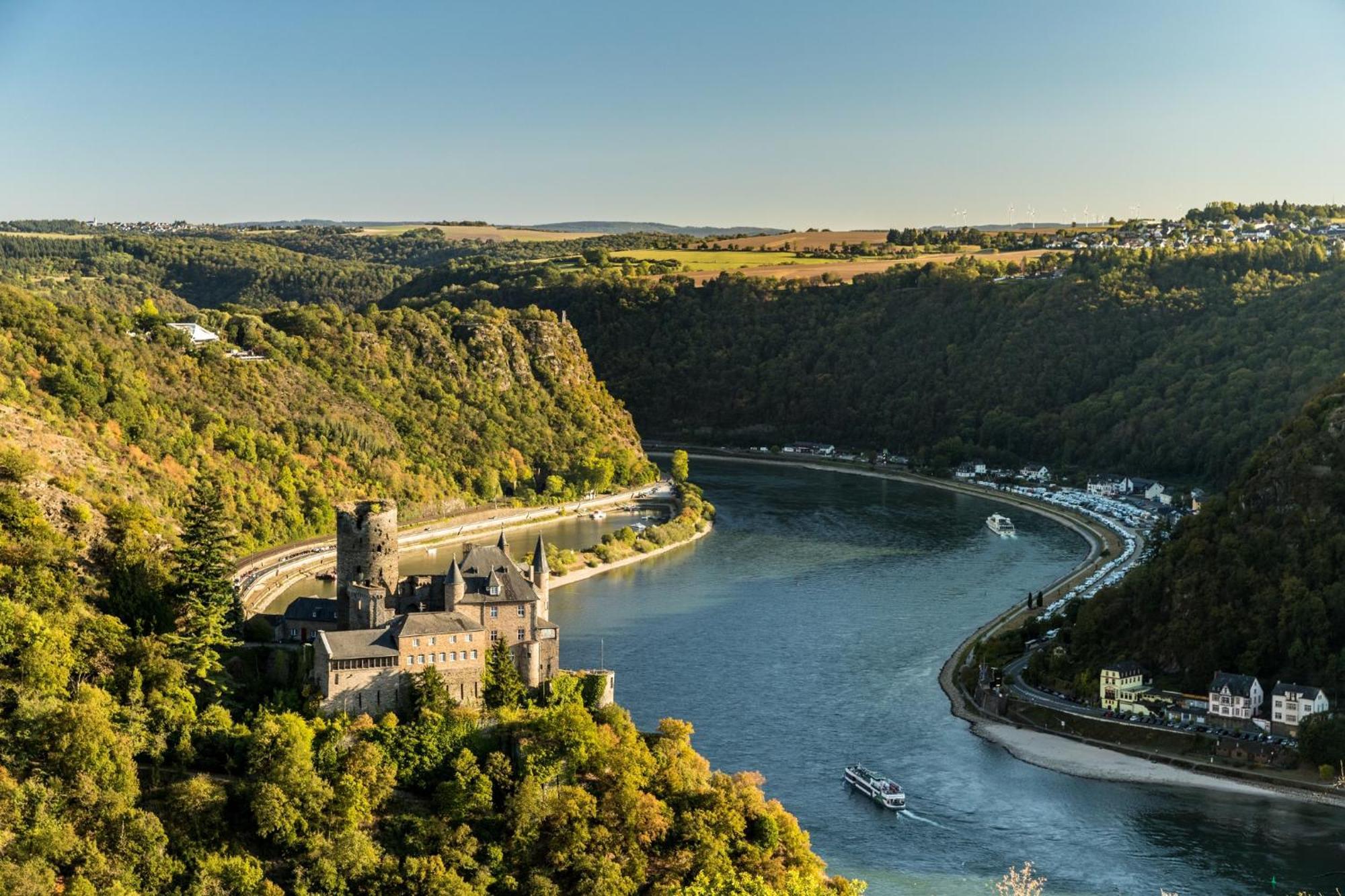 Apartamento Teufelsstein, Wandern, Ausblick, Freilichtbuehne, Loreley, 3 Burgenblick, Rhein, 30m2 Terrasse, Grillen, Entspannen, Natur, Rodelbahn, Wlan, Parkplatz,